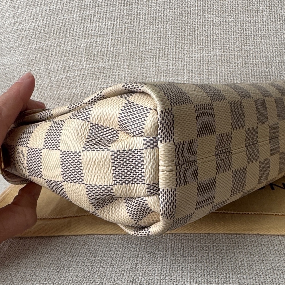 Louis Vuitton Damier Azur Croisette *Firm Price* - Picture 7 of 15